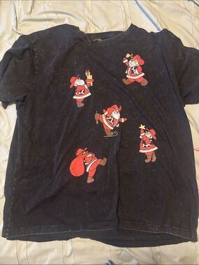 Women's Black Short Sleeve Holiday Graphic Tee with Santa Motif